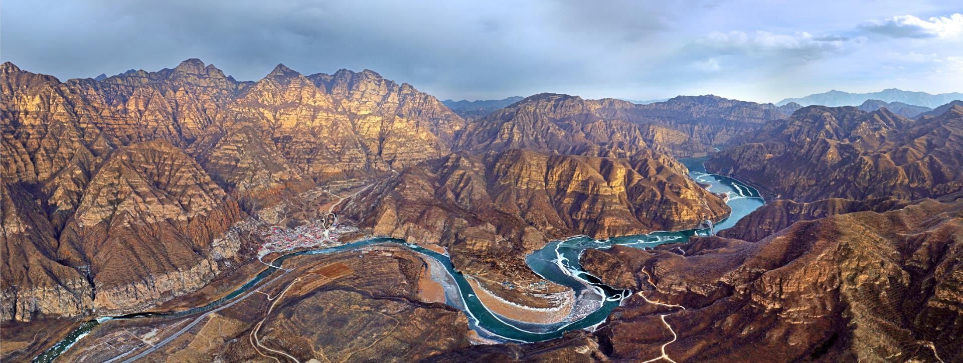 永定河水繞山轉(zhuǎn)